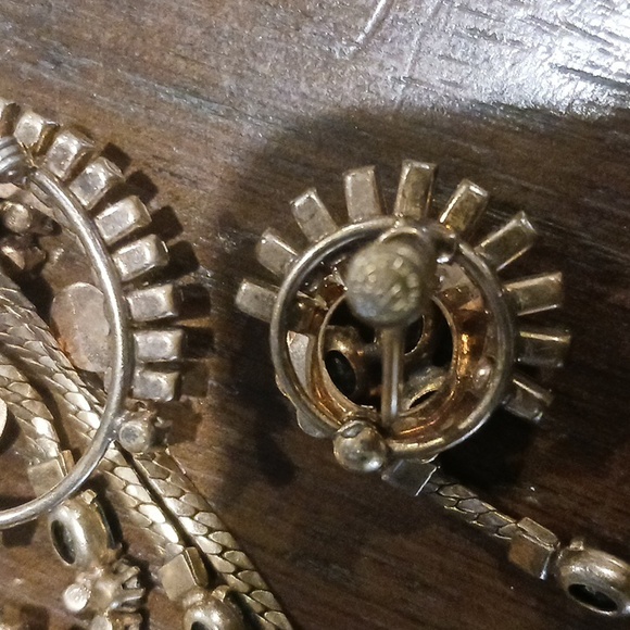 Vintage Charles Reis & Co Brooch pendant, screw back earrings 1/20 12k Gold fill - Picture 8 of 11